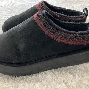 Madden Girl Black and Burgundy Slippers